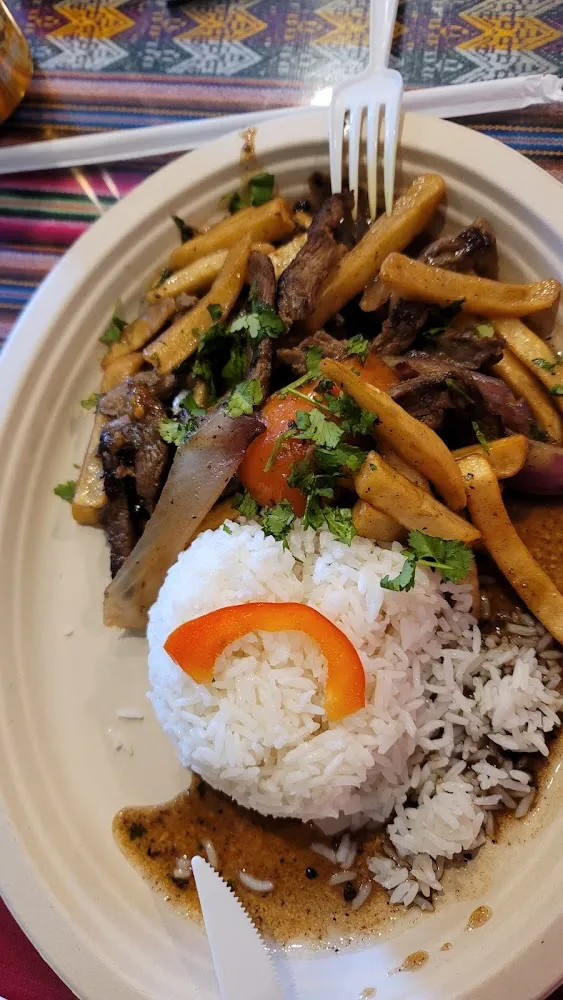 Lomo Saltado Con Arroz Chaufa