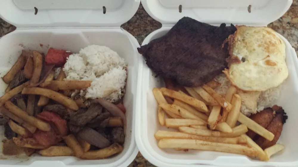 Lomo Saltado Y Bistec a Lo Pobre