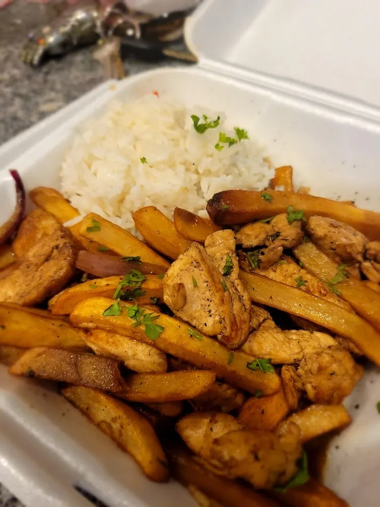 Pollo Saltado